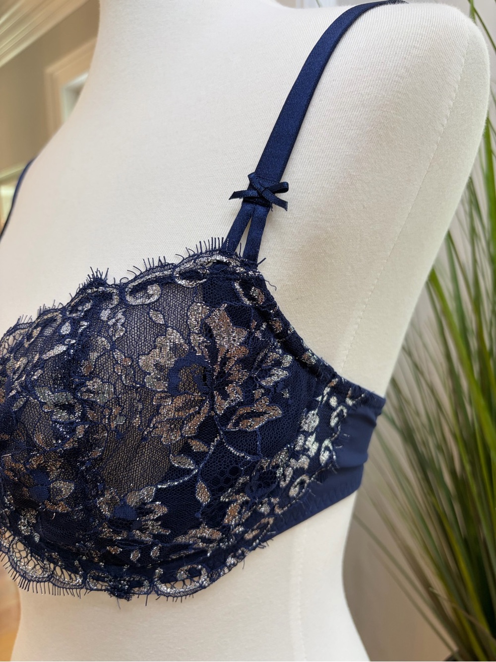 Victoria’s Secret Dream Angels Navy Blue Lace Balconette Push Up Bra 36D NWT